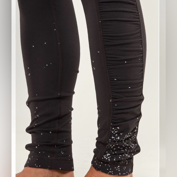 Lululemon turn around size 2 reversible black leggings. Good condition. ruching - Picture 2 of 12